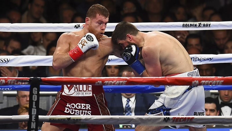 Canelo Álvarez no tuvo rival y es Campeón supermediano; noqueó a Rocky en el 3ro