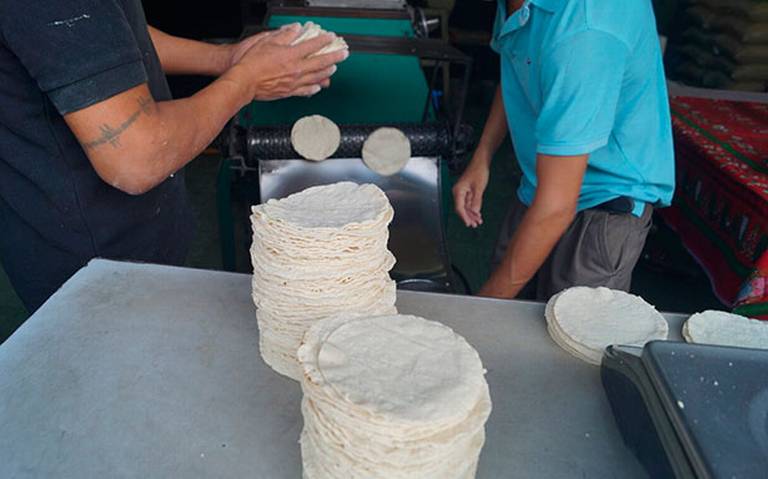 Falso, incremento de tortilla en Martínez, dice empresario