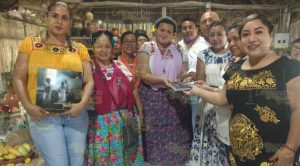 Bendición del fogón en el parque Takilhsukut de Papantla