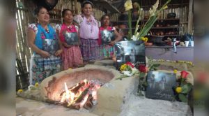 Bendición del fogón en el parque Takilhsukut de Papantla