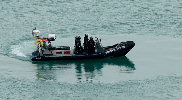 Francia y Reino Unido colaborarán para frenar el paso de inmigrantes Francia y Reino Unido colaborarán para frenar el paso de inmigrantes