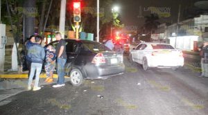 Fuerte encontronazo frente al reloj de la Paz en la Cazones Fuerte encontronazo frente al reloj de la Paz en la Cazones