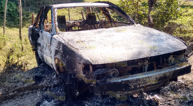 Hallan taxi calcinado sobre brecha en la Sierra de Otontepec Hallan taxi calcinado sobre brecha en la Sierra de Otontepec