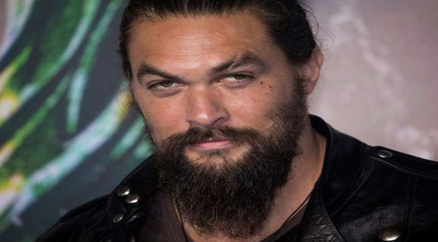 Jason Momoa frustra el romance de novios en plena sesión de fotos