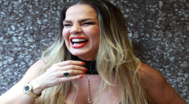 Niurka Marcos besa apasionadamente a mujer durante show