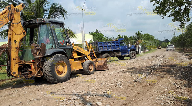 Pavimentación, muy lejos de la realidad en localidad de Cazones