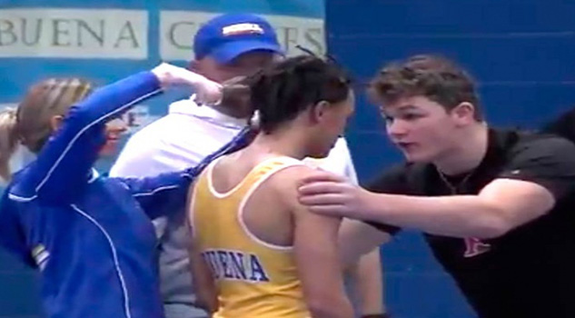 Lo obligaron a cortarse sus rastas para poder luchar