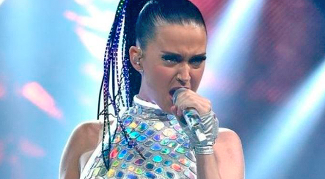 Katy Perry paga por cita para ver a Orlando Bloom