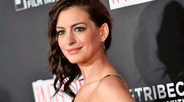 Anne Hathaway protagonizaría película de 'Sesame Street'