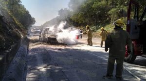 Se les quemó su camioneta en la Tuxpan - Poza Rica