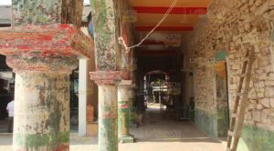 Albañiles artesanos, mejoran aspecto del palacio de Chumatlan