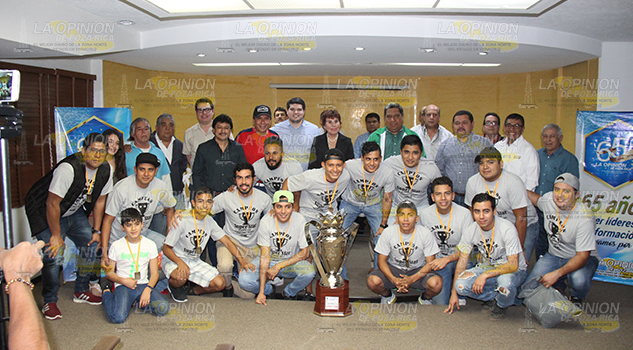Premian al Campeón, Super Star levanta la copa XLIV