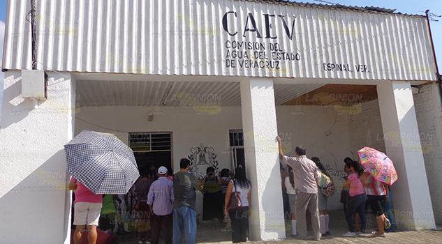 !Demandan agua! se manifestaron frente a la Caev