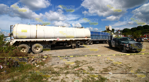 Dos sujetos perecieron intoxicados en un contenedor en la carretera Poza Rica-Tihuatlán