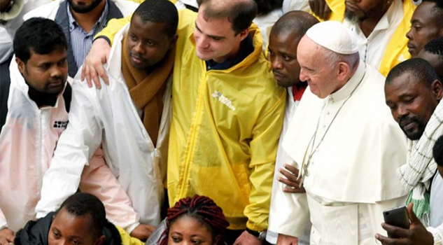 El Papa regaña a políticos por culpar a migrantes de 'todos los males'