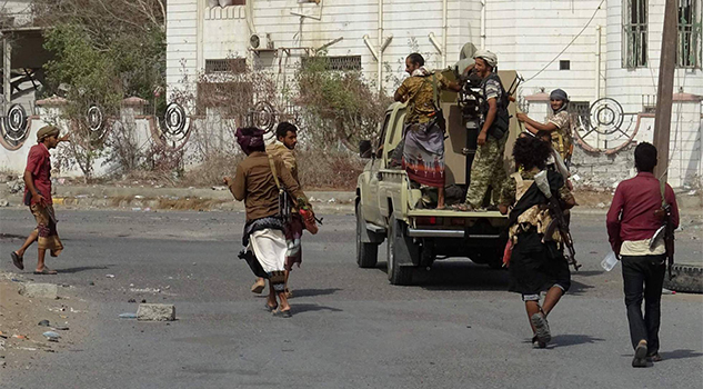 Combates en el puerto clave de Hodeida pese a la entrada en vigor de la tregua en Yemen