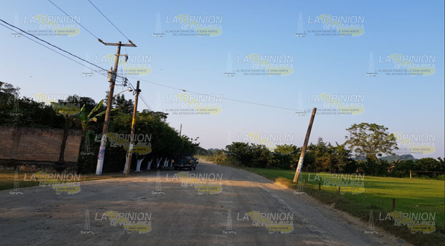 Exigen reparación de la carretera a los Limones