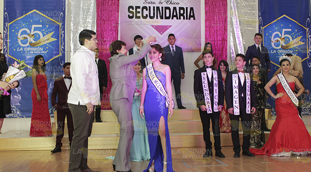 Coronan a Señorita y Chico Secundaria