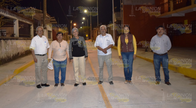 Alcaldesa de Tlapacoyan entrega otra obra de pavimentación, anhelada por años en la colonia Floresta