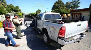 ¡No hizo alto! Hay un lesionado y daños por $80 mil pesos