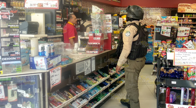 ¡No tienen llenadera! Atracan tienda Oxxo de la Pozo 13