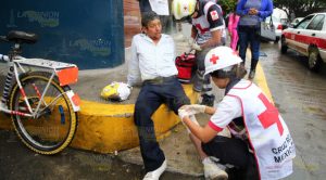 Taxista se lo lleva de corbata