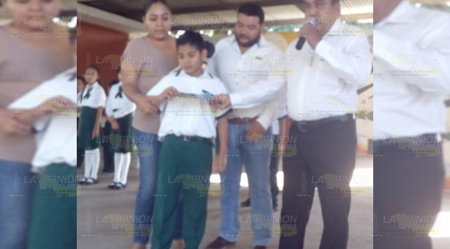 Reconocen esfuerzo de estudiante en el deporte
