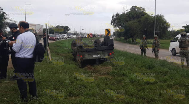 Cuatro militares lesionados en aparatosa volcadura