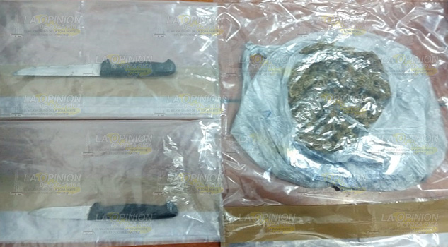 Los aseguran con droga y navajas