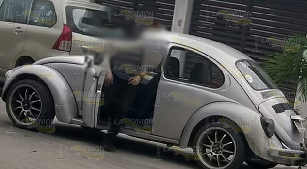 Amaneció sin su vocho; lo tenia afuera de su casa