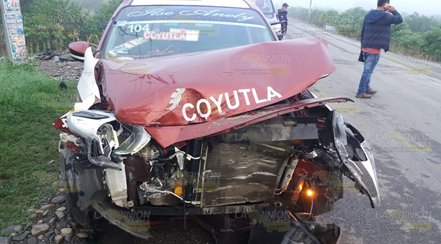Taxista coyuteco embiste a camioneta pollera