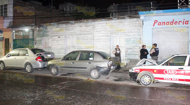 Taxista se duerme al volante