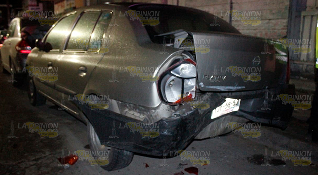 Taxista se duerme al volante