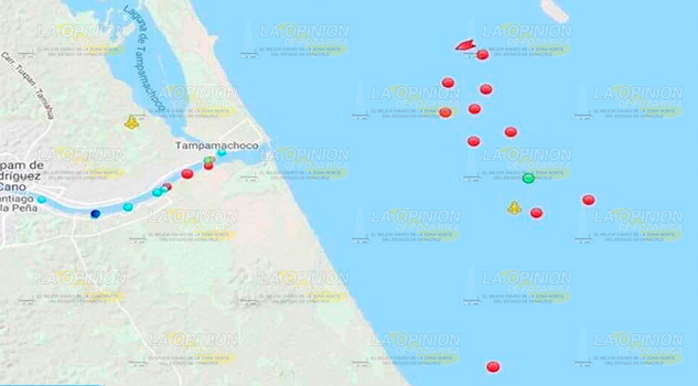 Nueve buques en espera de descargar gasolina en Tuxpan