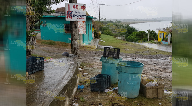 Abundan en La Barra de Cazones basureros clandestinos
