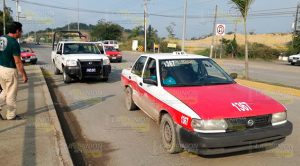 Accidente entre camioneta y taxi, dos heridos en Tuxpan Accidente entre camioneta y taxi, dos heridos en Tuxpan