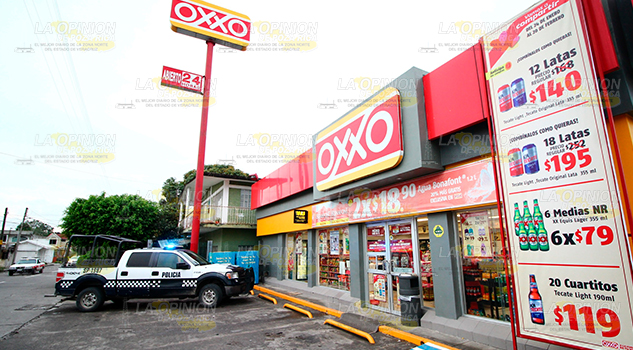 Asaltan OXXO en la colonia Cazones Asaltan OXXO en la colonia Cazones