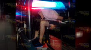 Aseguran automóvil con placas irregulares en Tuxpan, un detenido Aseguran automóvil con placas irregulares en Tuxpan, un detenido