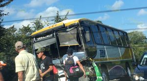 Se accidenta autobús de TRV cerca de Vega de Alatorre