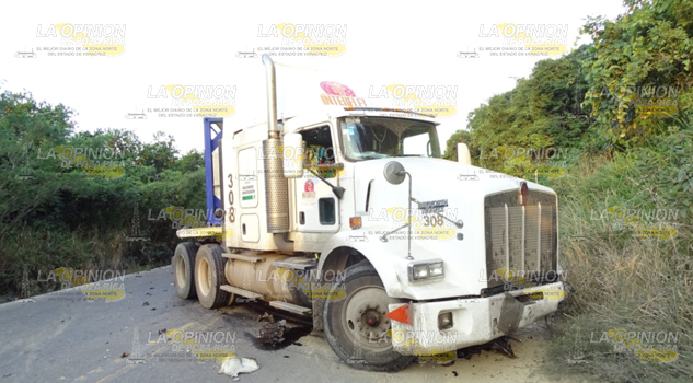 Brutal encontronazo deja una persona lesionada en el km 20 + 800 del tramo carretero Álamo-Tihuatlán