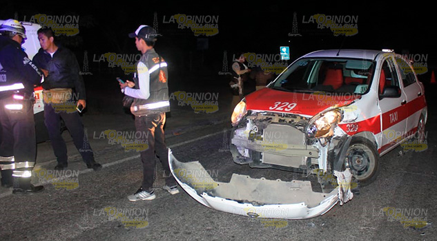 Chocan taxi y patrulla de la Fuerza Civil en Papantla Chocan taxi y patrulla de la Fuerza Civil en Papantla