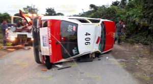 Cinco lesionados al volcar taxi en Vista Hermosa Cinco lesionados al volcar taxi en Vista Hermosa