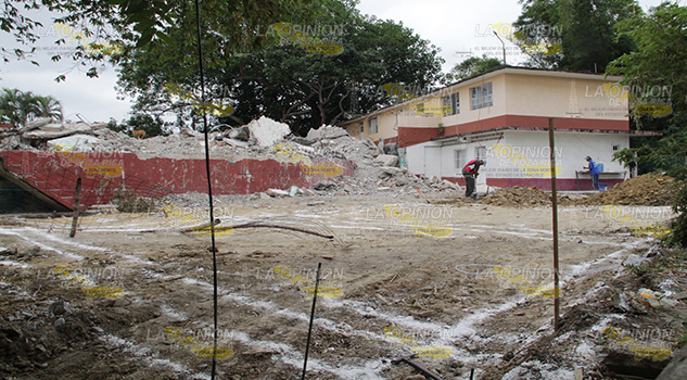 Reconstruyen escuela, afectada por sismo