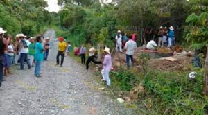 Habitantes de Mecatlán protestan por cementerios cerca de manantial Habitantes de Mecatlán protestan por cementerios cerca de manantial