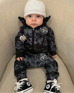 ¡Idénticos! Con tierna foto, 'Canelo' Álvarez presentó a su hijo varón