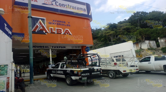 Joven obrero se lesiona al sufrir aparatosa caída en su trabajo