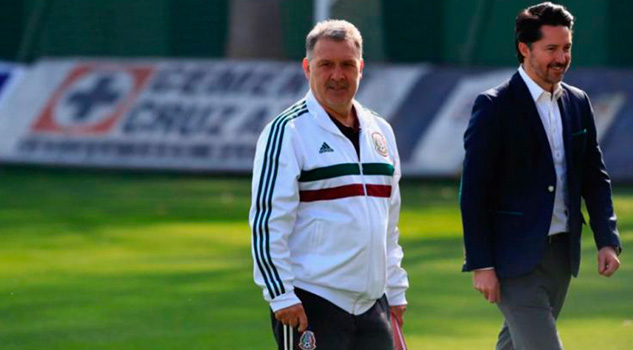 Martino visita La Noria para conocer a jugadores de Cruz Azul Martino visita La Noria para conocer a jugadores de Cruz Azul