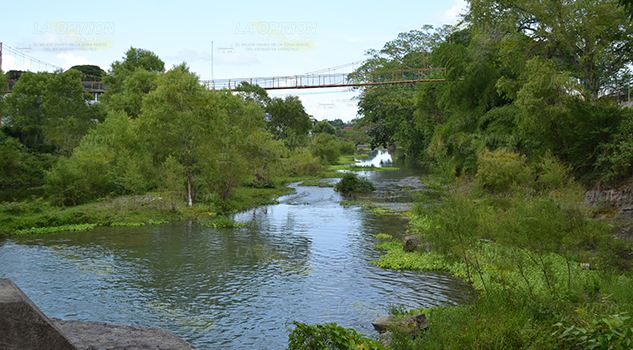 Monitorean afluente del río Tacochín en Naranjos, nivel preocupante Monitorean afluente del río Tacochín en Naranjos, nivel preocupante