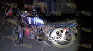 Motociclistas son impactados por un taxi en Gutiérrez Zamora Motociclistas son impactados por un taxi en Gutiérrez Zamora