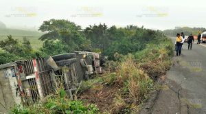 Muere destrozado en su auto tras ser impactado por tráiler en la Naranjos - Ozuluama Muere destrozado en su auto tras ser impactado por tráiler en la Naranjos - Ozuluama